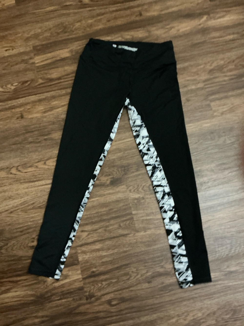 Victoria Secret sport Women’s Black Leggings with Black & White Side Stripe